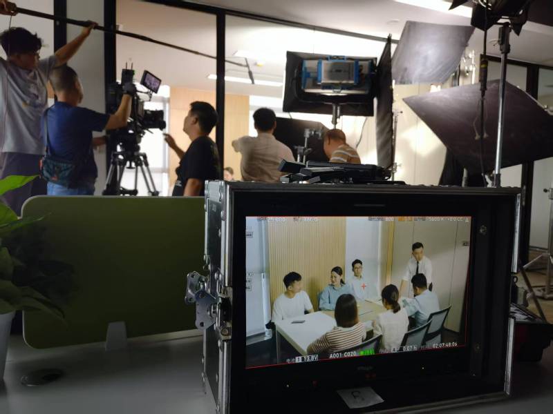 贞丰县TVC拍摄公司：科技产品视觉化大师，诠释未来感与功能美学